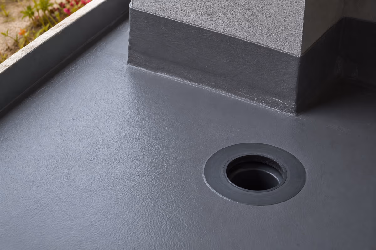 Detalj hidroizolacije podne ploče lođe sa naglaskom na spojeve i odvod