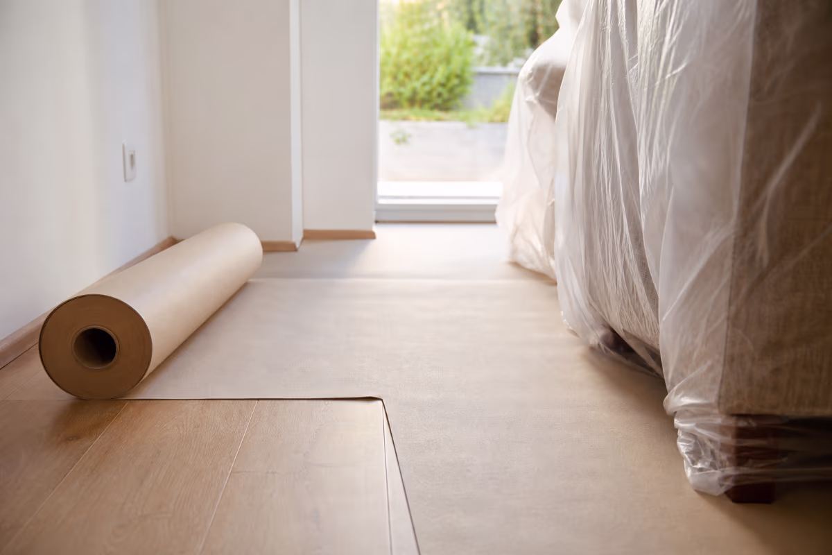 Zaštićeni podovi i namještaj u stanu tijekom adaptacije — detalj izvedbe